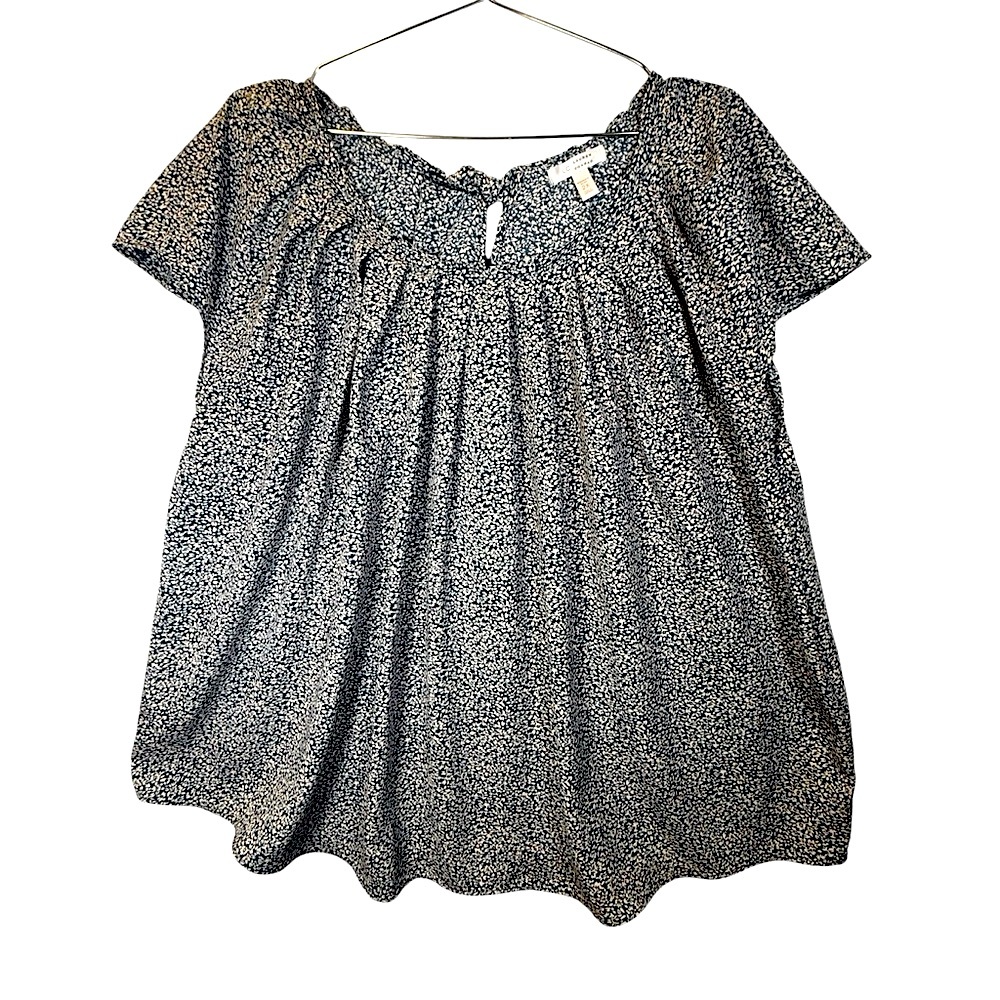 LC Lauren Conrad Muted Blue/Grey & White Floral/Speckle Print‎ Short  Blouse Top